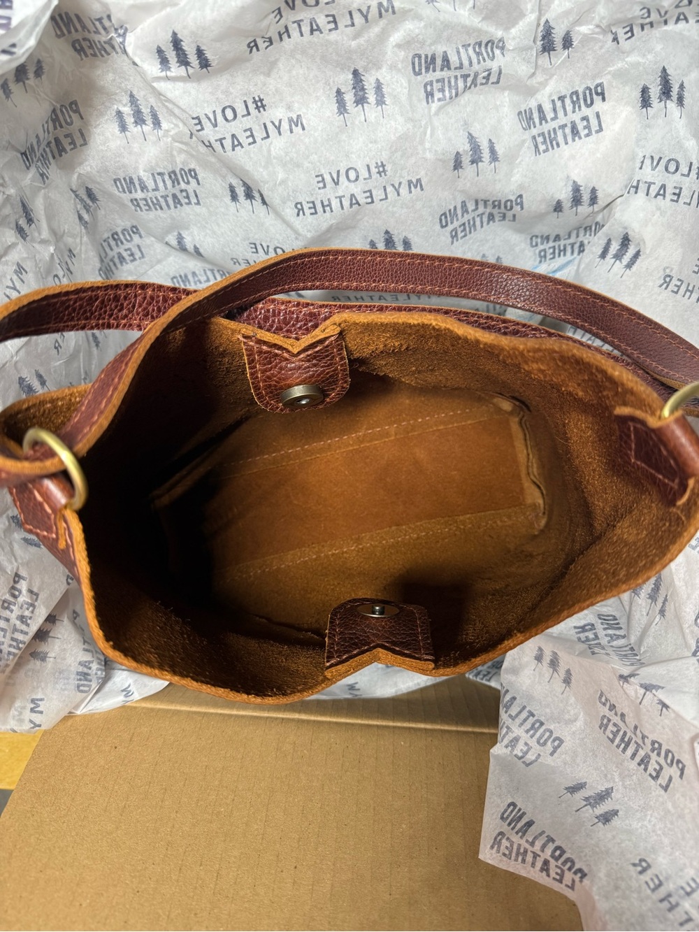 NWT Portland Leather Goods small Naomi Crossbody Bag in Nutmeg - Picture 3 of 4
